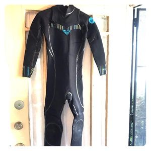 Roxy 3/2 barely used wetsuit surfing scuba